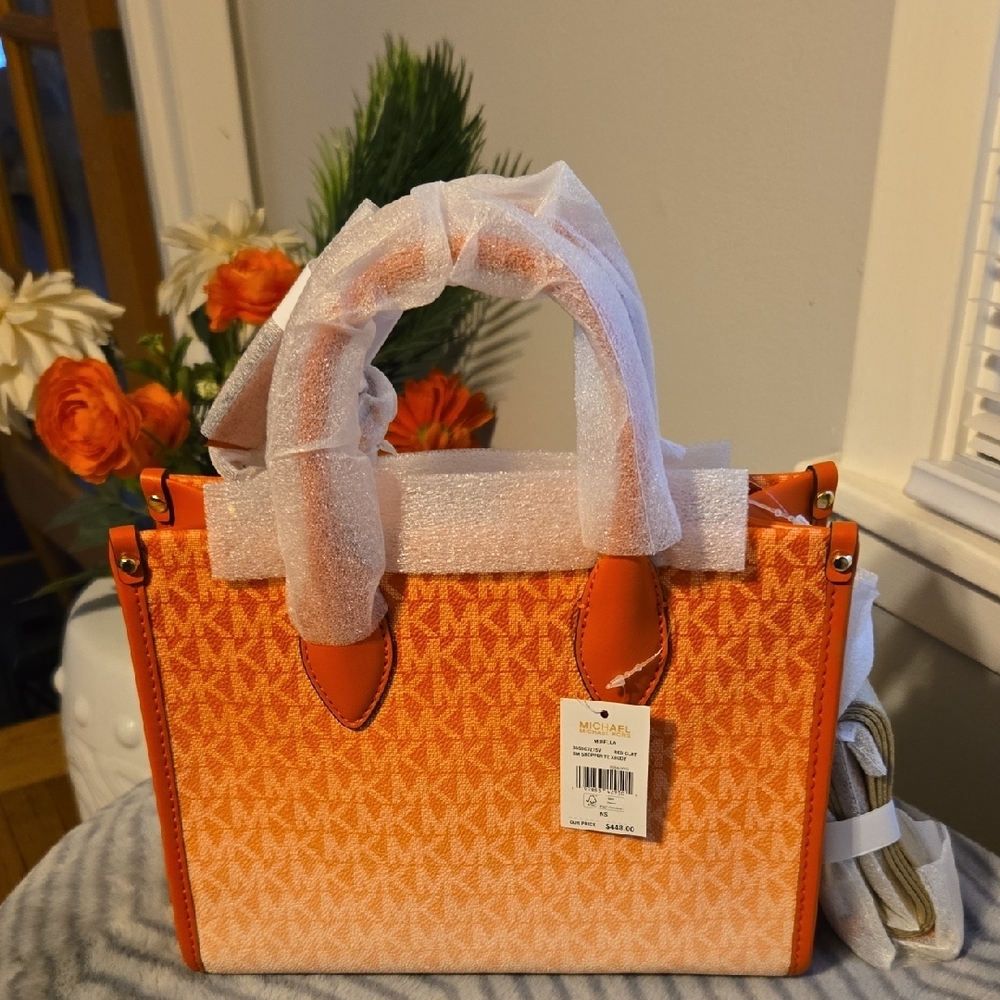 Michael Kors Vibrant Orange Tote 🧡 ✨️ ⭐️ BRAND NEW 🧡 ✨️ - Picture 2 of 10